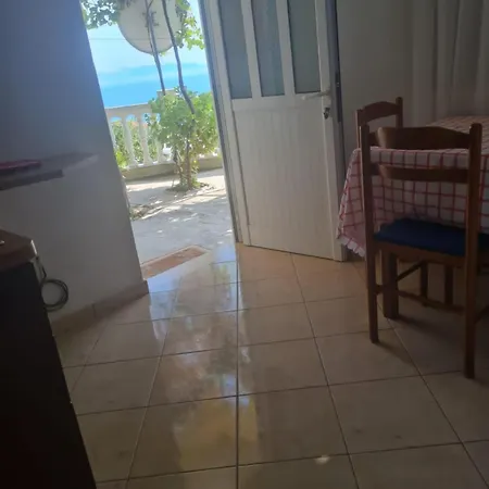 Emili Apartment *