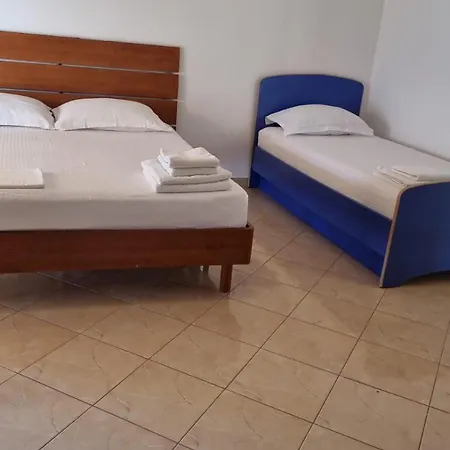 Emili Apartamento *