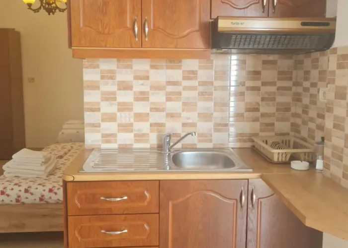 Emili Apartman